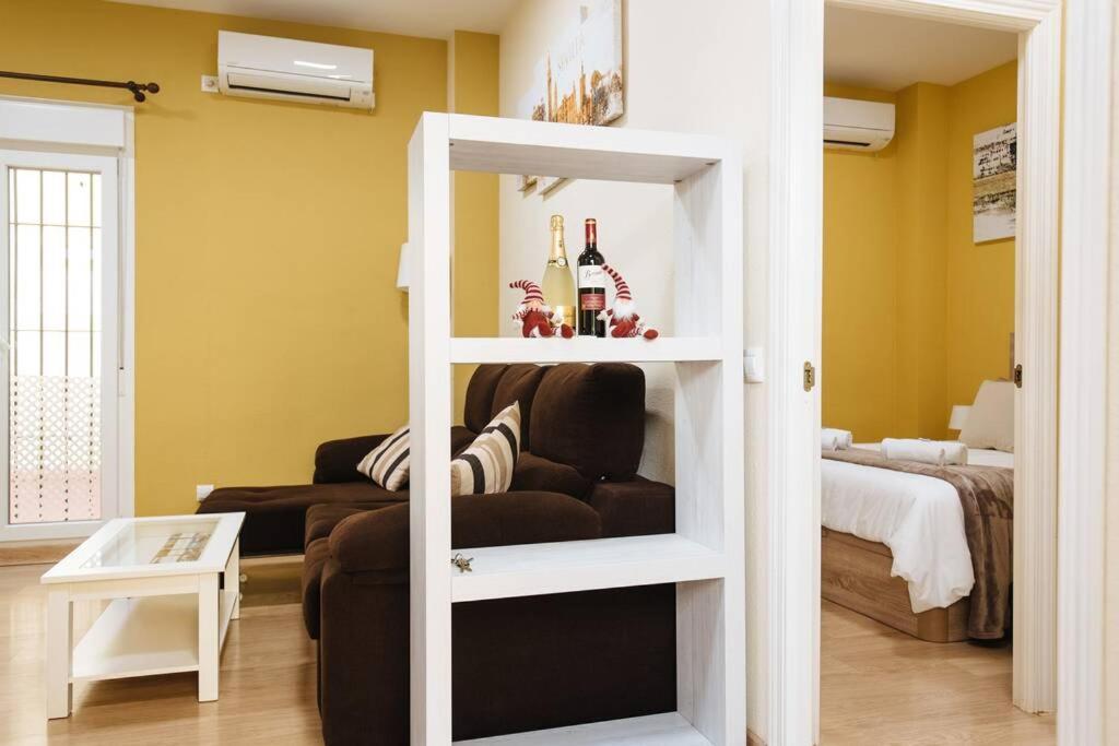 Cozy And Well Located Apartment In The Center Of Siviglia Esterno foto