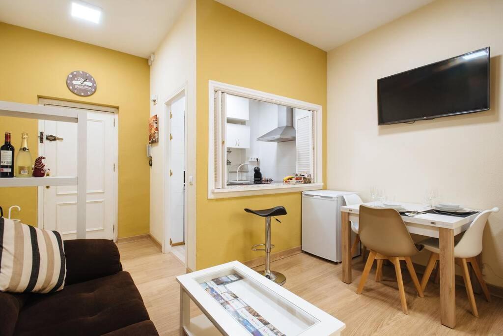 Cozy And Well Located Apartment In The Center Of Siviglia Esterno foto