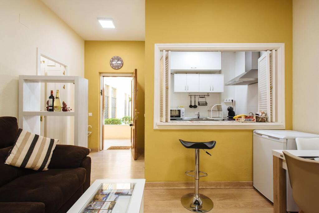 Cozy And Well Located Apartment In The Center Of Siviglia Esterno foto